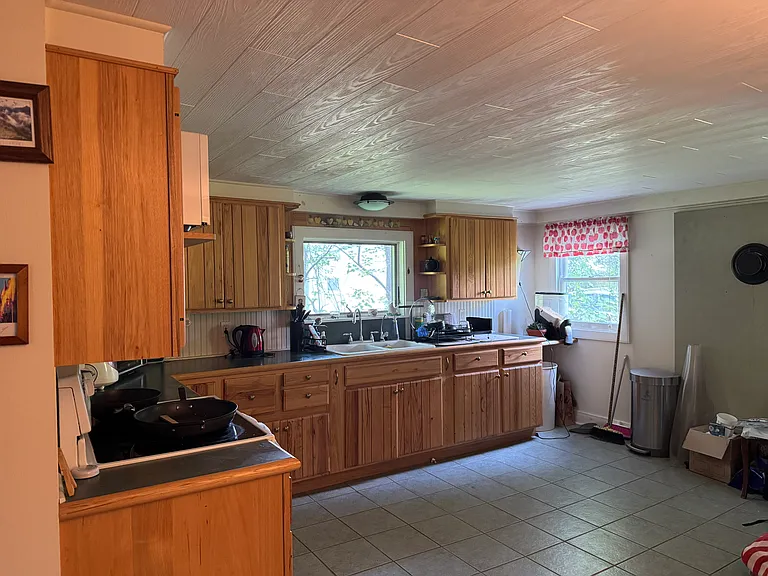 271 N Applegate Rd — Photo 11
