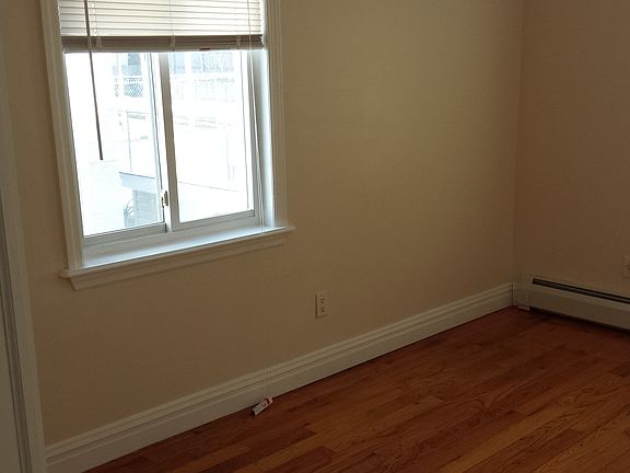 4th image of 12204 22nd Ave Fl 1