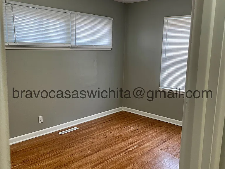 2227 S Bonn Ave — Photo 9