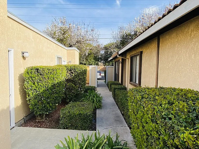 Floyd Ave — Photo 16