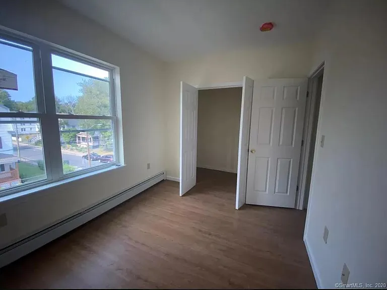 65 Charlotte St #2E — Photo 9