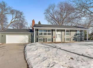 3511 Maplewood Dr, Saint Anthony, MN 55418