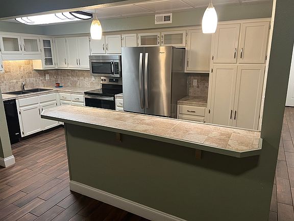 5th image of 210 Woodcastle Dr
