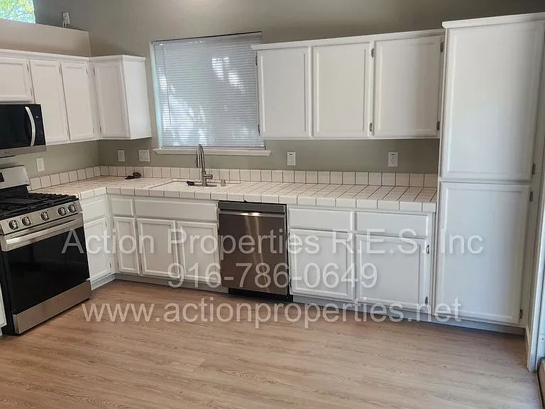 1057 Shenencock Way — Photo 7