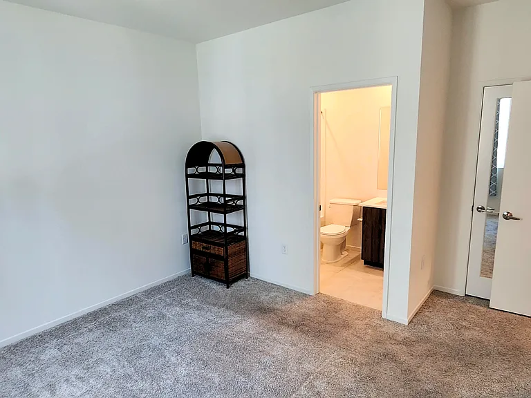 5495 Seacliff Pl #117 — Photo 3