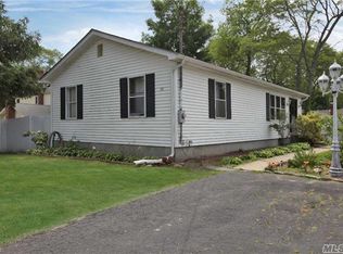 86 Holbrook St, Patchogue, NY 11772