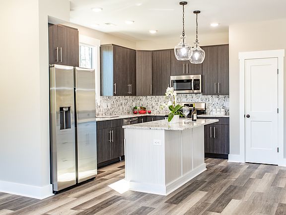 4th image of 710 Tiffany Hill Ln