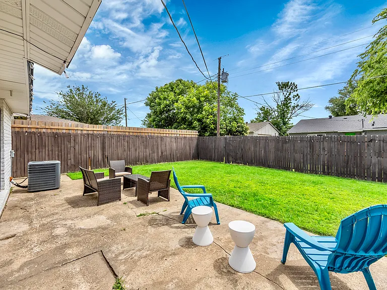 1005 Cambridge Dr — Photo 11