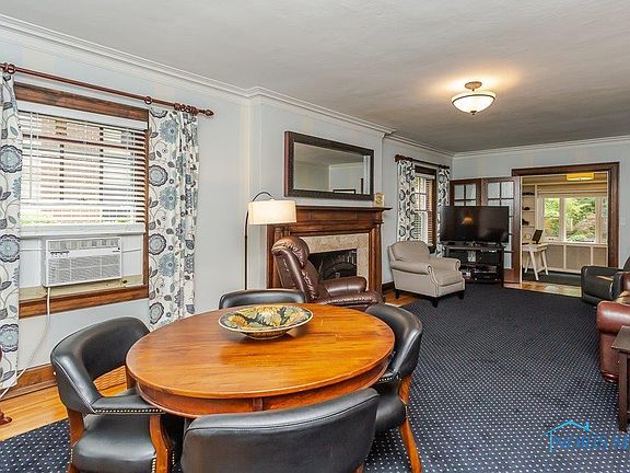 5th image of 2433 Meadowwood Dr