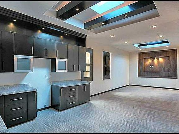 Kitchen & Dinning Area