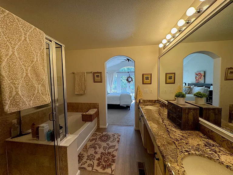 1652 Cherry Hills Ln — Photo 25