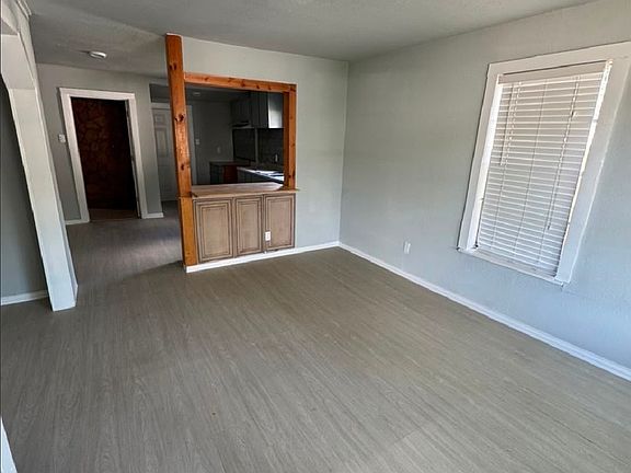 5th image of 130 PICKFORD AVE