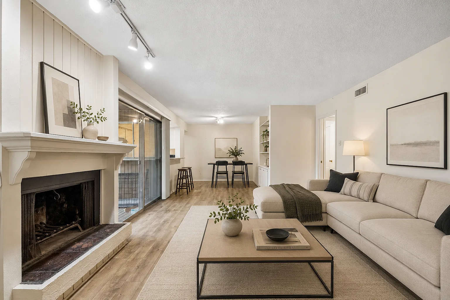 2 bed, 1008 sqft, $2,200 — Photo 1