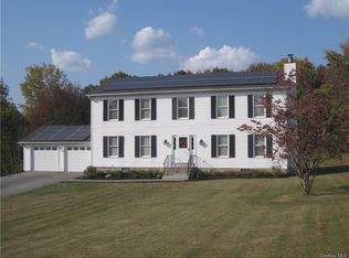 13 Rolling Green Ln, Wappingers Falls, NY 12590
