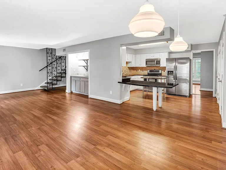 1553 W Sam Houston Pkwy S — Photo 9
