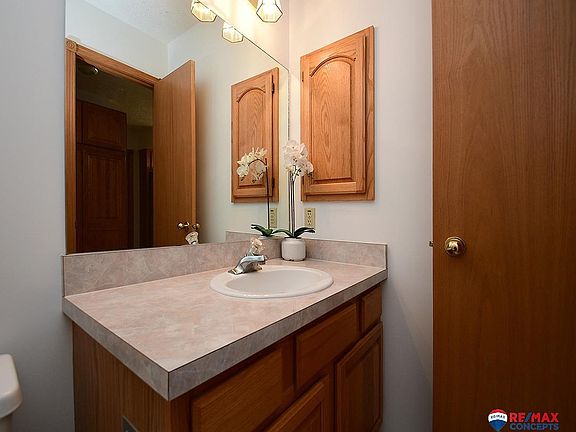 4th image of 2539 S 60th St Unit 21