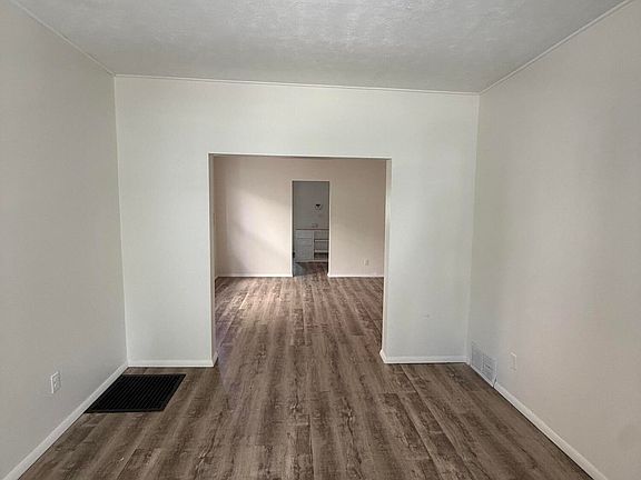 4th image of 329 E Lake St