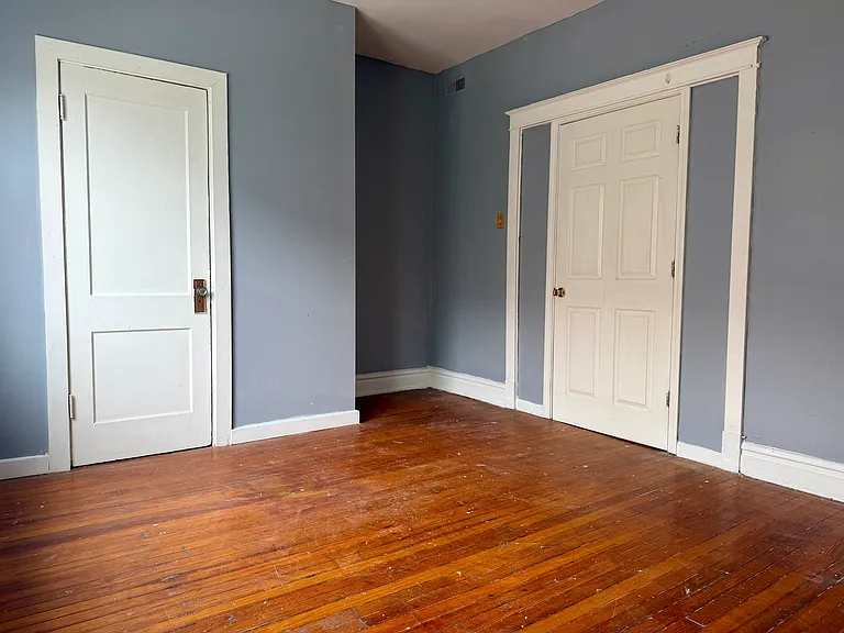 907 S Sarah St #2F — Photo 7