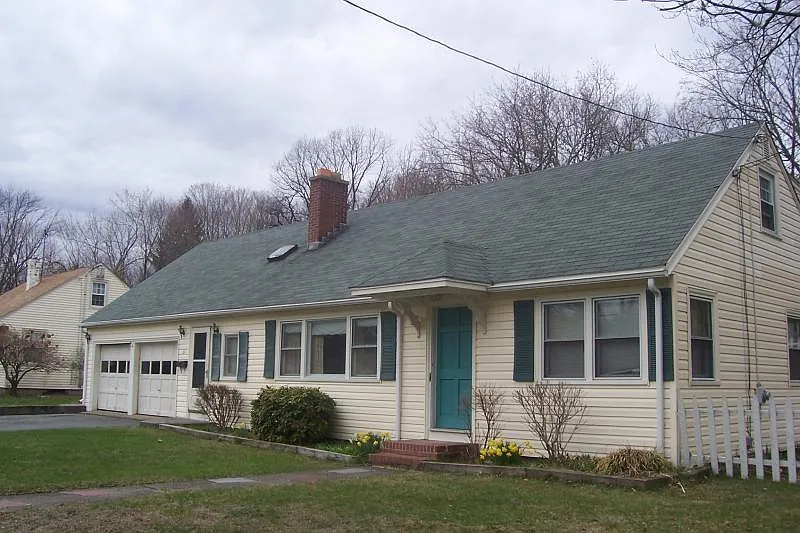 4 bed, 1.5 bath, 1744 sqft, $3,400 — Photo 3