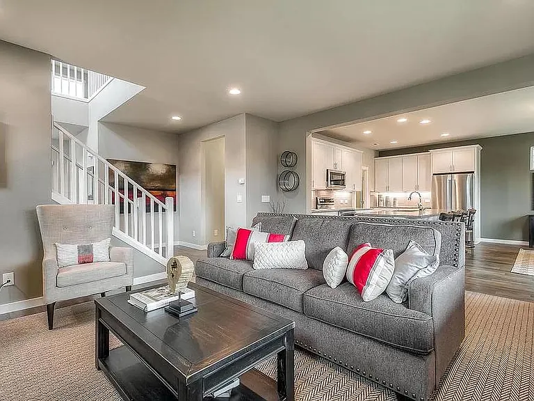 2112 Mayes Rd SE — Photo 3