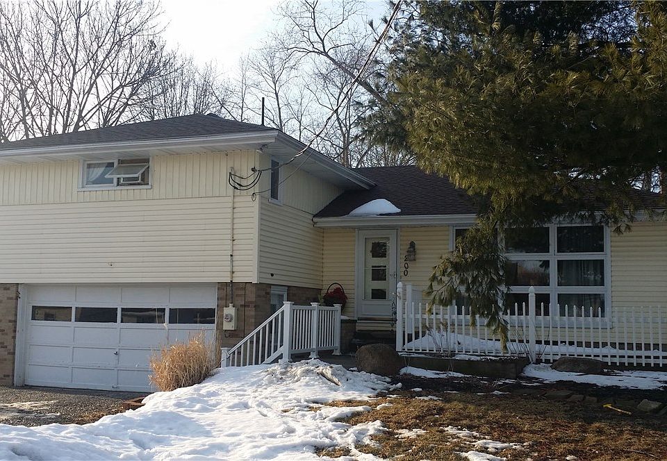 1st image of 200 E Eberly Dr