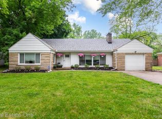 22485 Fairway Dr, Southfield, MI 48033