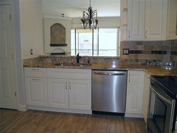5th image of 3014 Red Oak Ct APT 202