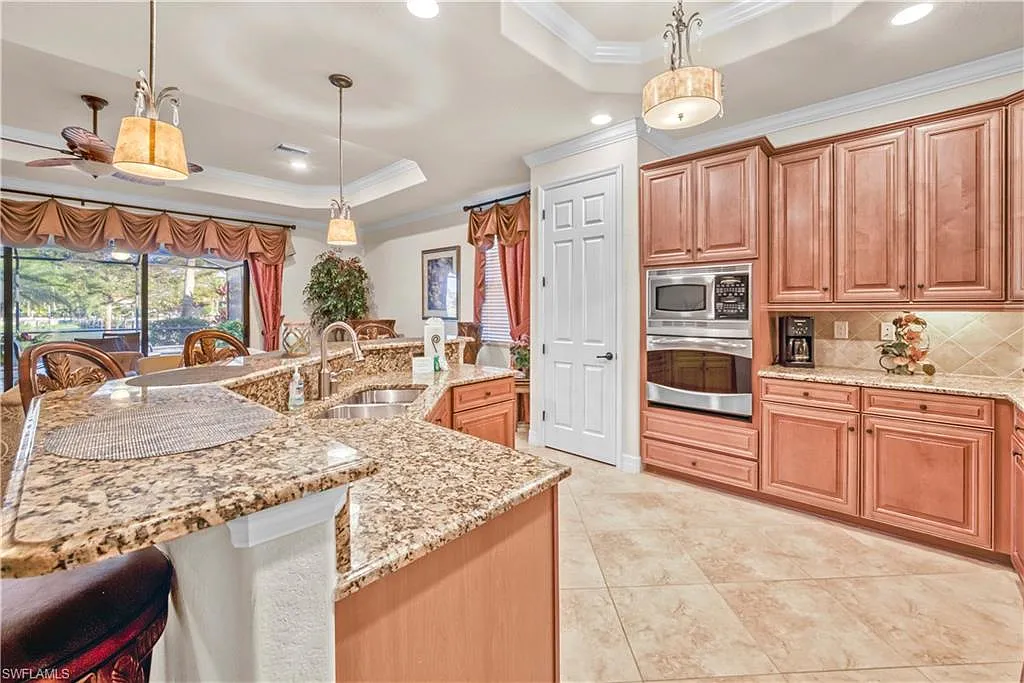 3 bed, 2.0 bath, 2249 sqft, $14,000 — Photo 4