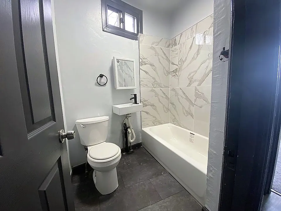 one-bedroom apartment in Brighton Heights
