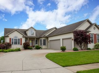 51220 Bridlewood Ct, Granger, IN 46530