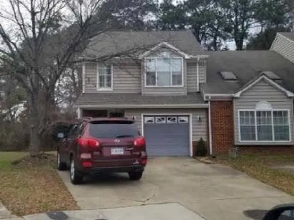 22 Candlelight Ln, Portsmouth, VA 23703