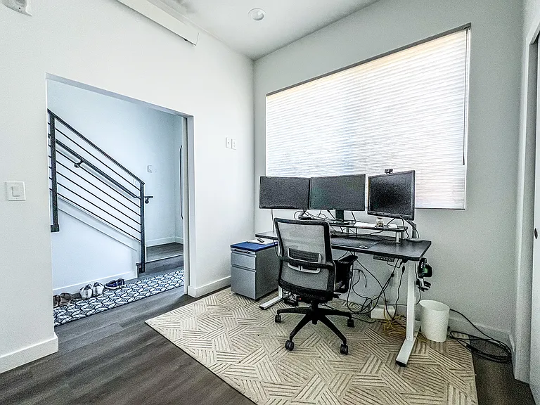 1624 N Irving St #5 — Photo 5