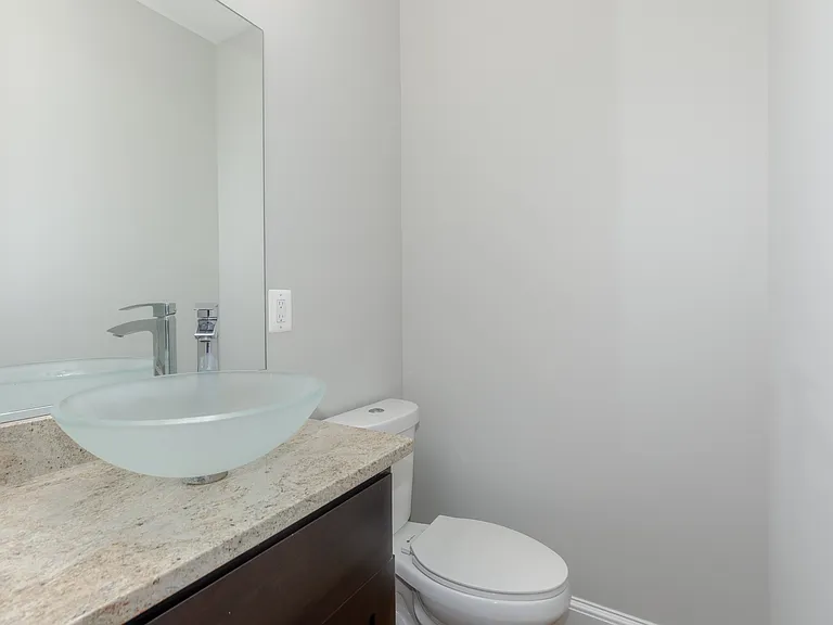 1022 Independence Ave SE — Photo 5