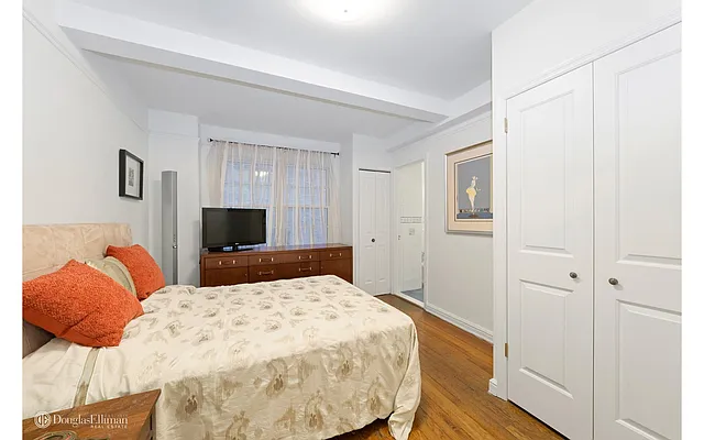 Sold by Douglas Elliman | media 15