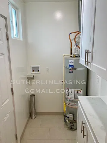 3 bed, 1025 sqft, $3,695 — Photo 3