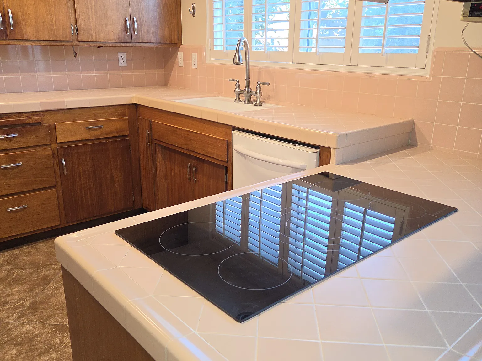 4 bed, 2.5 bath, 2521 sqft, $4,950 — Photo 4