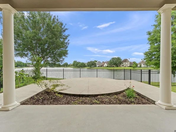 231 Grand Lakes Dr, Baton Rouge, LA 70810