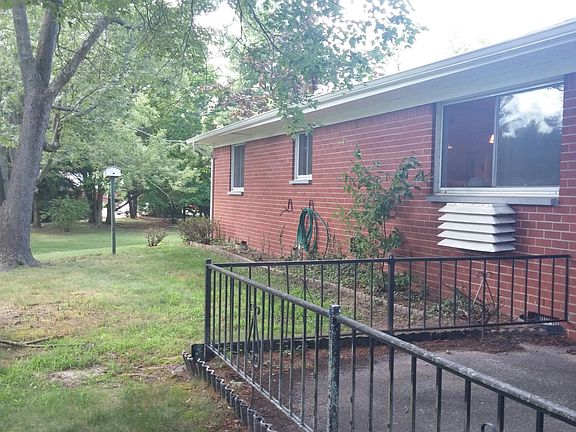 3rd image of 262 Laurel Court #D