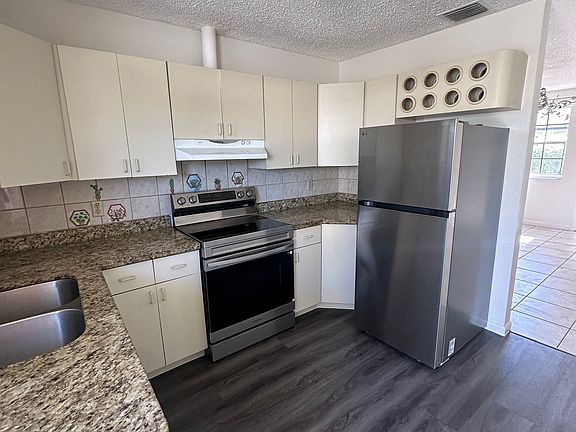 3rd image of 2540 NE 191st St #1
