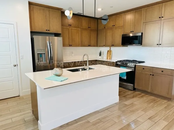 2879 E Teaberry Dr, Fresno, CA 93730