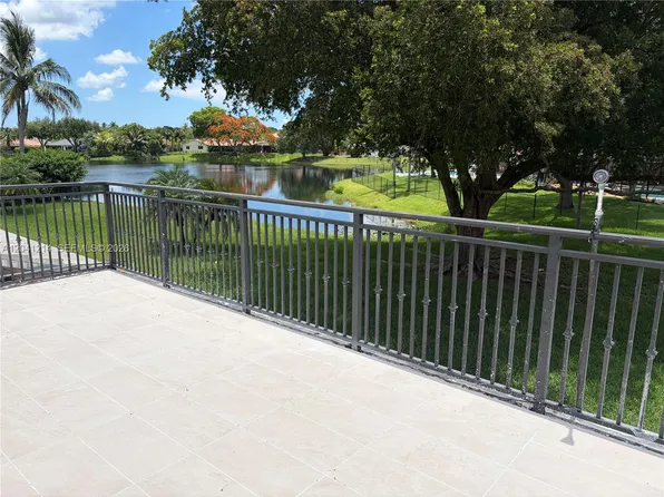 15010 E Falcons Lea Dr, Davie, FL 33331