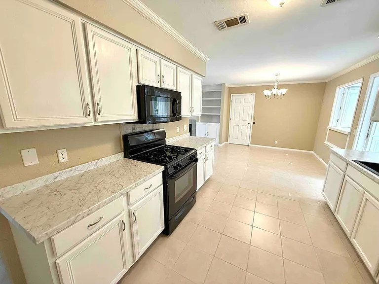 502 Dewberry Dr — Photo 7