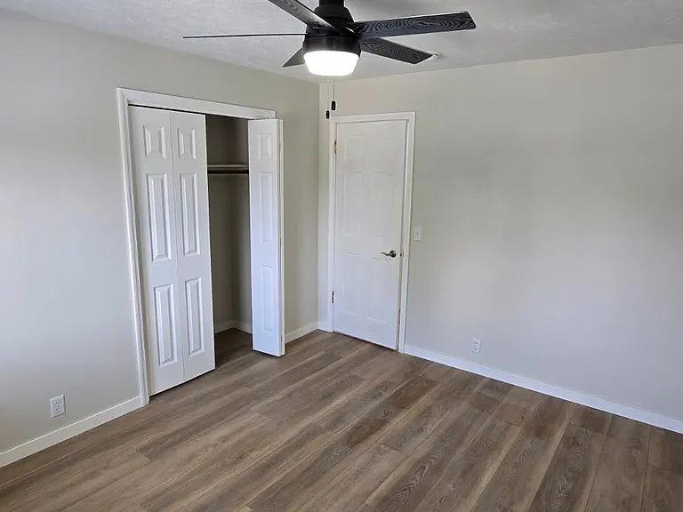 5617 S 104th Ave — Photo 18