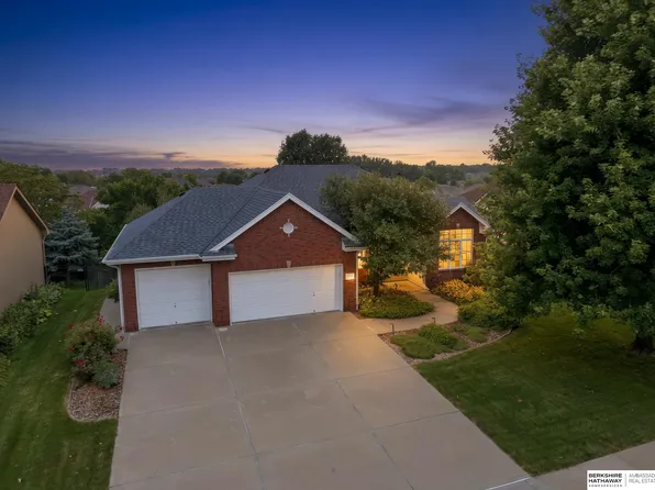 7322 S 93rd St, La Vista, NE 68128