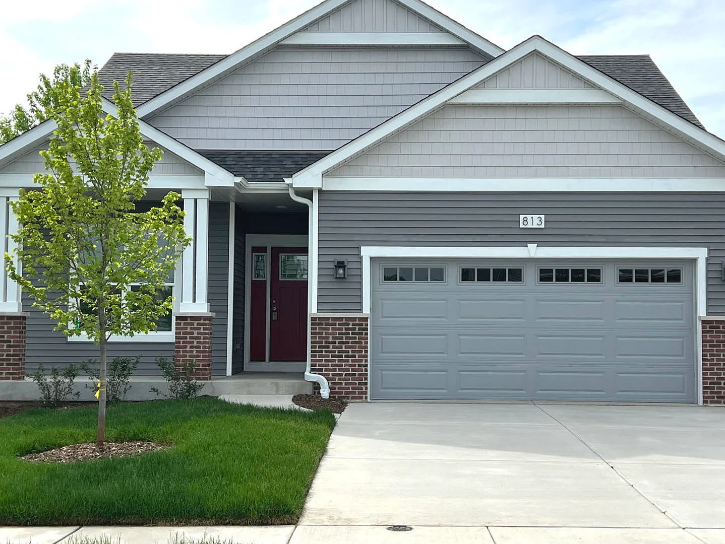 813 Alexandra Ln photo 1