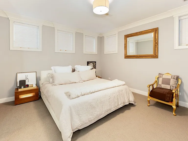 1247 W Oakdale Ave — Photo 5