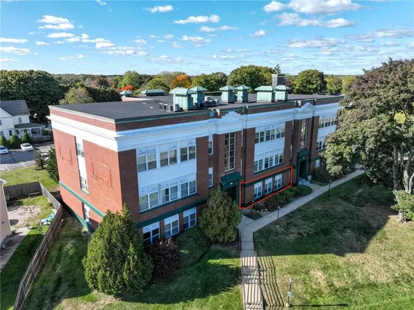 140 High St APT 108, Westerly, RI 02891