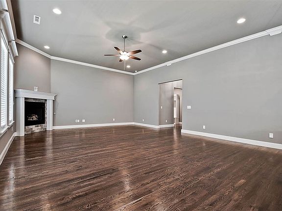 4th image of 6303 Murfield Dr
