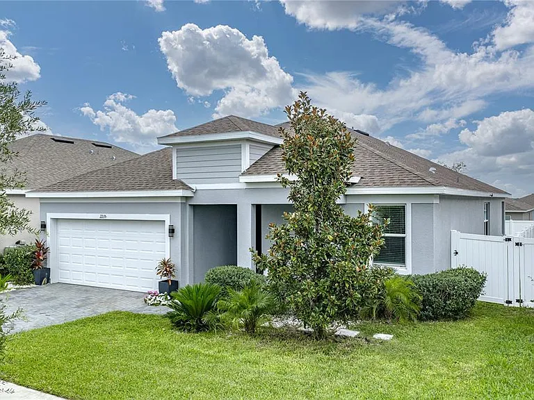 2235 Pigeon Plum Dr — Photo 1
