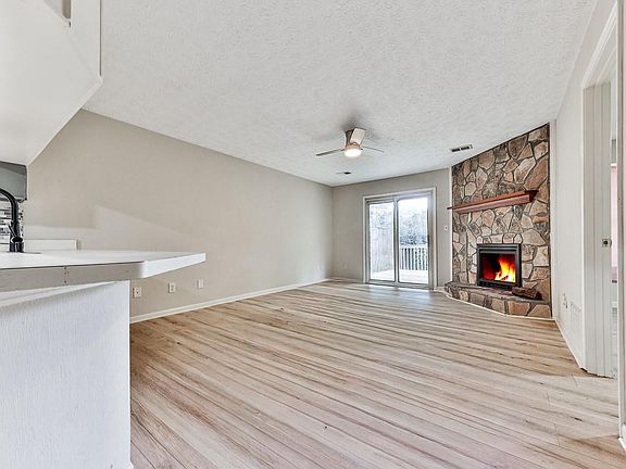 3rd image of 1918 Cornell Way